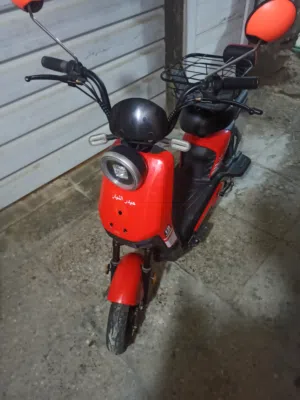 دراجه شحن للبيع حجم 14دراجه نضيفه كلش و بطاريات جديده