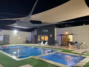 شاليه قدر  طريق المطار مسبح مدفى خصوصيه من المالك