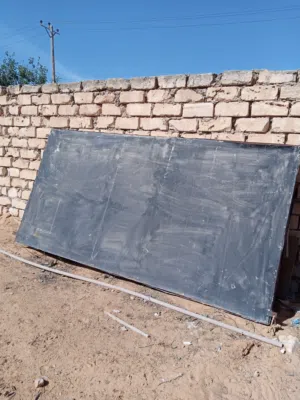 لافتة 3في 2 متر مضيئة تحتاج صيانة وتغليف للبيع