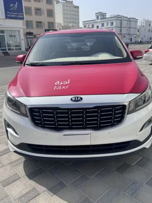 Used Kia Carnival in Muscat