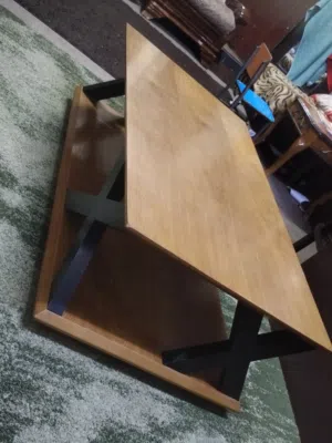 طاولة غرفة جلوس وسط