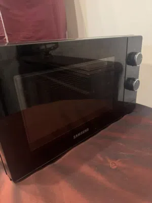 Samsung microwave very good condition only used 3 times whilst our old one was being fixed.