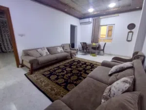شقة حديثة ارضية معزولة للايجار في البراضعية تؤجر للعوائل الصغيرة فقط و المتزوجين حديثا