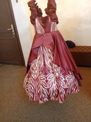 فستان بناتي بحالة الجديد استخدام مرة واحدة