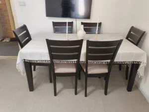 طاولة سفرة 6 مقاعد بحالة ممتازة