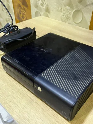 اكس بوكس 360 للبيع نضيف +بي رام مجانا بس ما بي يده وبي 12 لعبه ومنها لعبه حرب و جي تي اي وفيقه وسيار