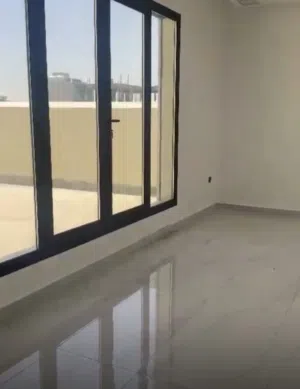 للايجار شقة مع حوش السطح المطلاع