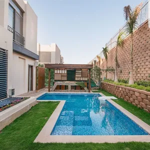 5 Bedrooms . Furnished . Daily2