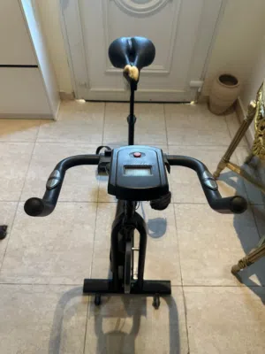 دراجة رياضية منزلية (Exercise Bike) بحالة جيدة للبيع