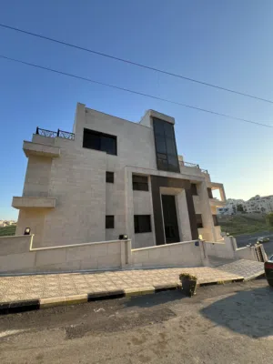 روف طابقي للإيجار عبدون 400 متر 3 نوم ماستر  قرب تاج مول وسفارة السعودية مفروش