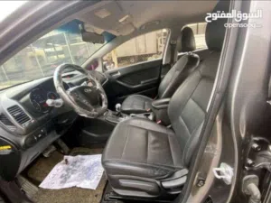 للبيع KIA K3 فل ما عدا الفتحه 2015