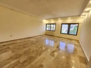 شقة فارغة للإيجار في الشميساني - ref:14568