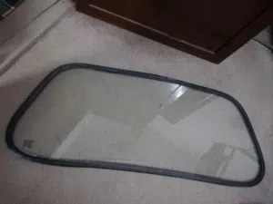 زجاج قاطع وسط باص H100