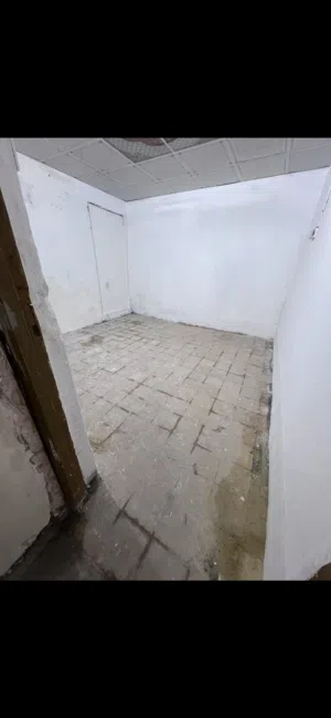 للأيجار غرفتين ومطبخ وصحيات