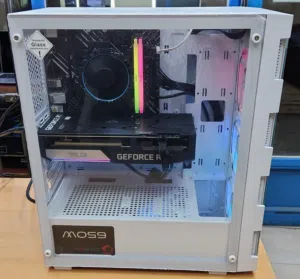 للبيع بي سي جيمنقCorei5/12Gen /16GB ram/256Ssd+1TB /3060 TiRTX 8 GB كالجديد لون أبيض