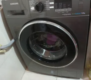 غساله سامسونج بحاله جيده جدا 8 كيلو لون سيلفر للبيع