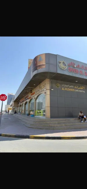 للبيع مكتب تاجير سيارات بين شارع العام