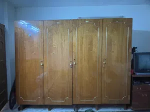 خزانه خشب زان بحاله جيده جدا