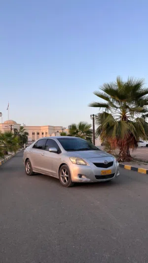 تويوتا يارس نضيفه واقتصادي جدا في البترول للبدل مع كامري مطيري 4 سلندر تماتيك نضيف