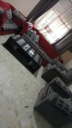 كنب بحاله ممتازه للبيع بضاحية الامير حسن