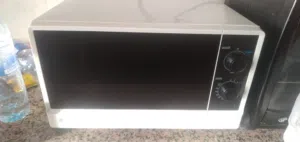 LG 20 - 24 Liters Microwave in Ajman