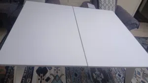 بتزبط طاولة وبتزبط مكتب
