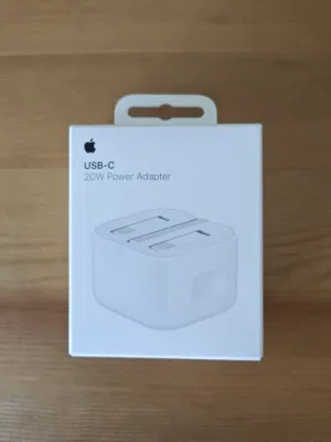 20W USB-C Power Adapter شاحن أبل Apple