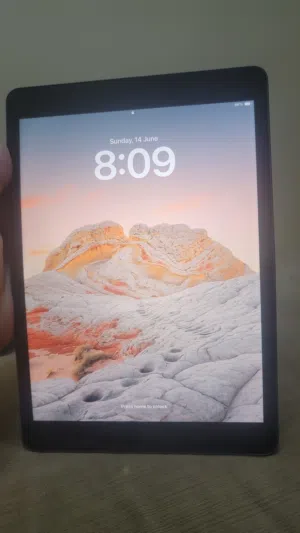 Apple iPad 8 32 GB in Dhofar