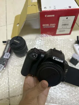 كمره canon ممتازه جدا وجودتها عاليه جديده مغ كل ملحقاتها