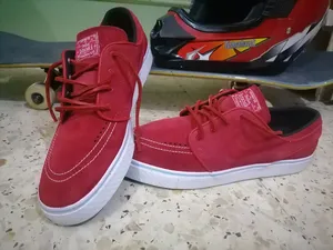 Casual Shoes . Nike . 450