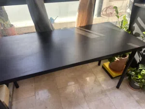 ميز ايكا اسود