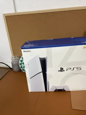 بلاستيشن 5 نسخة السي دي بحال الوكالة مع ايد وحدة