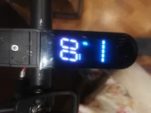 سكوتر xiaomi E-scooter. بحالة ممتازة، بطارية حديدة. بيمشي 25 كيلو بالشحنة الواحدة