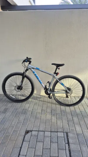 Trek marlin 4 سيكل نضيف و بحالة ممتازة