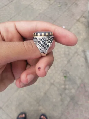 خاتم فضه والعقيق يمني لونه بحري مشجر السعر عرطططه