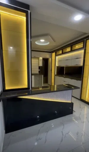 شقة طابق ثالث مع روف للبيع