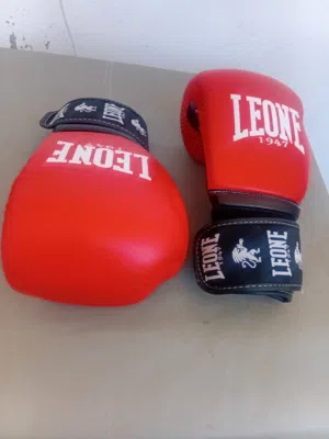 قفازات ملاكمة اصليه وجديدة ماركة مشهورة ومعروفة ( LEONE ) وموديل = ( 2026 )