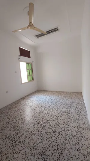 الايجار شقة في الخميس من غرفتين  Two-bedroom apartment for rent in Al Khamis