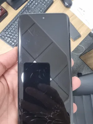 Tecno Spark Slimmer الذاكرة الداخلية: 256 جيجابايت  الرام: 8 جيجابايت + 5 جيجابايت رام إضافي