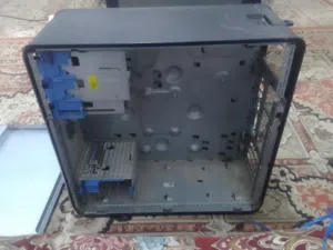 كيس كمبيوتر فارغ بحالة ممتازة نوع دل بسعر البلاش 10دنانير