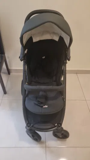 عربه اطفال ماركه joie للبيع