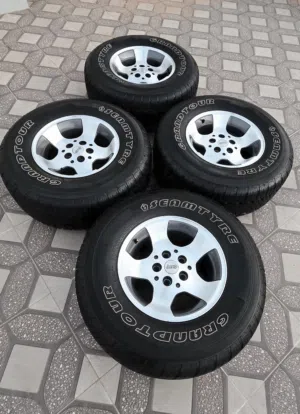 للليع رنجات جيب جراند نظاااف شبه جدد ويركبن للجيب شروكي مع تواير شبه جدد مستعملا باقي ضمان 6 شهور