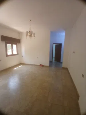 عماره ثلاته شقق  حديثه اول رثاني وثالت الحشان قرب الفرناج وسوق الغزيوي وعويطي