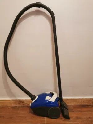 مكنسه كهربائيه 700 وات للبيع