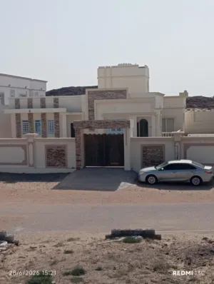 350 m2 3 Bedrooms Townhouse for Rent in Al Sharqiya Ja'alan Bani Bu Ali