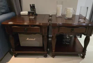 Big wood Center table +2 wood side tables exellent conditionj