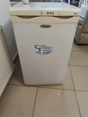 فريزر نوع بومباني  أربعة ادروج