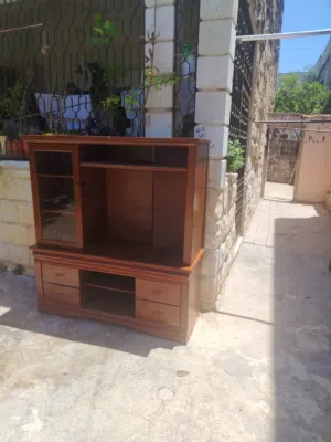 طاولة شاشه للبيع خشب زان  الموقع اربد قرب حلويات فوز السلطي شارع الرشيد للاستفسار اتصال عالرقم 07816