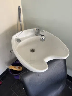 مغسلة للبيع بحالة جيدة