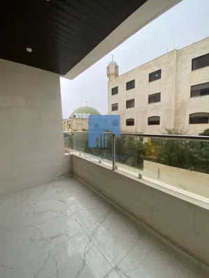 شقة فاخرة للبيع في الرابية  - قرب شارع المدينة المنورة وديوان المحاسبة طابق ثاني 170م لم تسكن